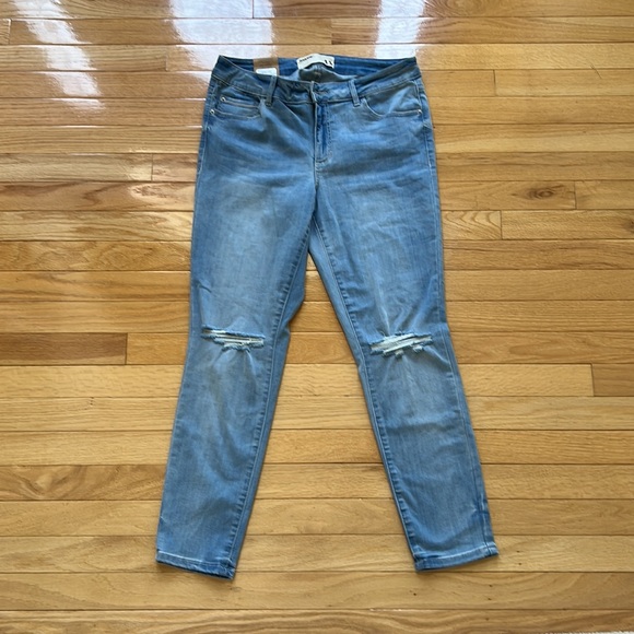 Garage Skinny Jeans. - Picture 3 of 5